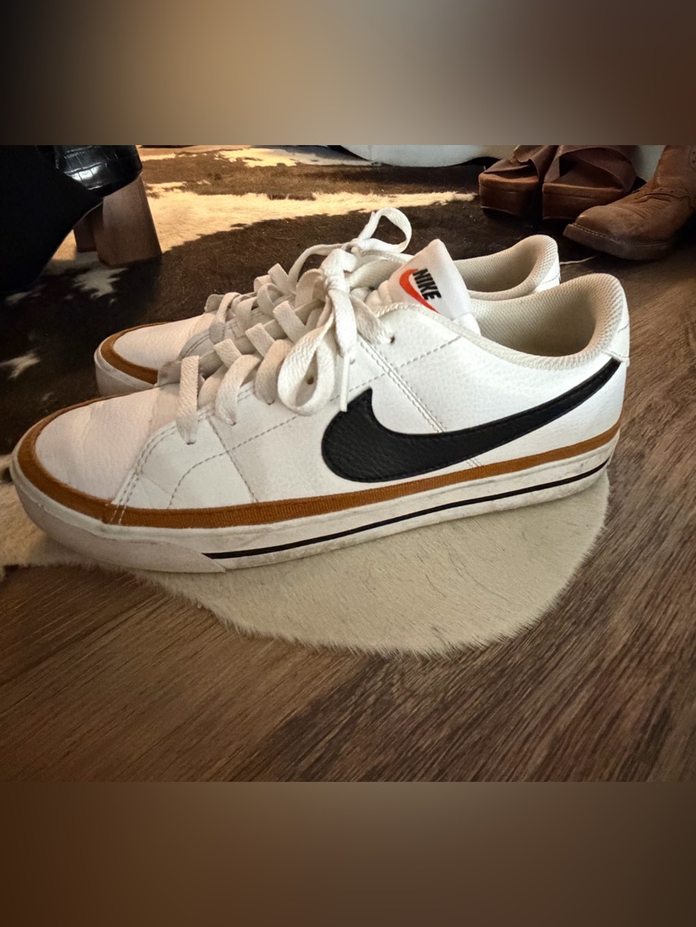Nike Court tennis shoes 9.5
